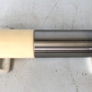 Piston (Ty) sứ trắng đầu xịt 2HP (30x130x12 mm)